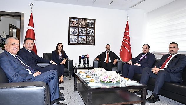 Yıldırım'dan Siyasi Partilere Bayram Turu: 'Siyasi Partiler Yargı Eliyle Dizayn Edilmemeli'