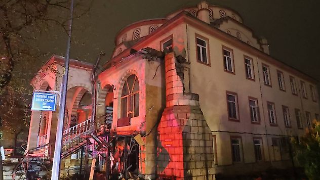 Yıldırım Minareyi Devirdi: Elazığ'da Korkutan Olay