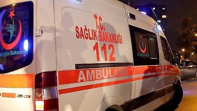 Yolcu otobüsü ile iş makinesi çarpıştı: 8 yaralı