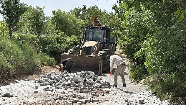 Yukarı Çörenge Mahallesi'nde Kilitli Parke Taşı Çalışması