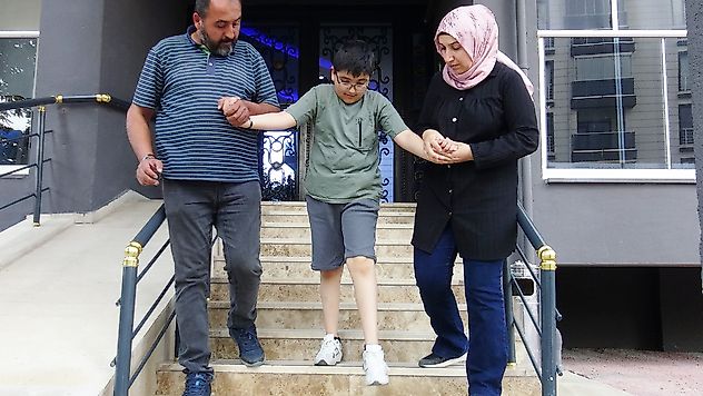 Yüreği yanık ailenin feryadı: Çocuğumuz gözümüzün önünde eriyor, lütfen yardım edin!
