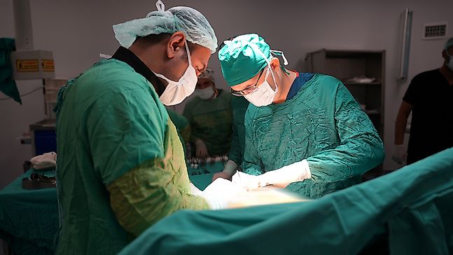 Karın Ağrısıyla Hastaneye Başvurdu: 15 Kiloluk Kitle Çıktı