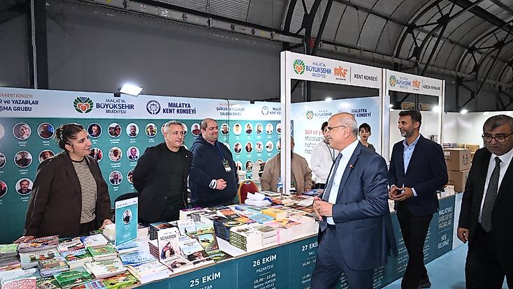 “Gördüğüm En Güzel Fuar Burası!” Malatya Kitap Fuarı’na Övgü Yağdı