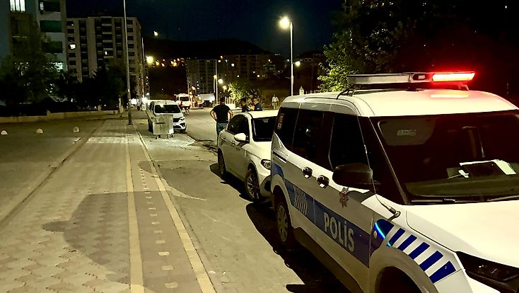 İş Yeri Önünde Pompalı Tüfekli Saldırı: Şüpheliler Kaçtı