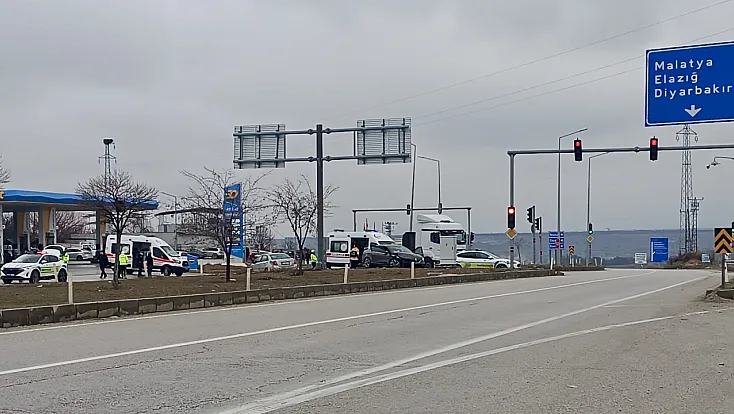 Kayseri-Malatya Karayolunda Kaza: 4 Kişi Yaralandı