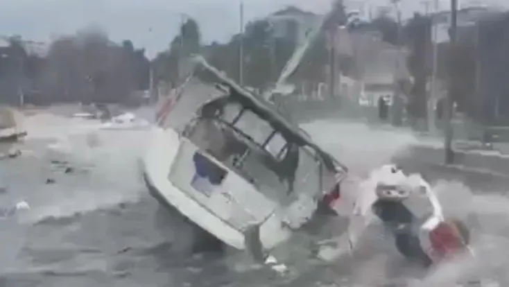 Lodos Deniz Ulaşımını Felç Etti