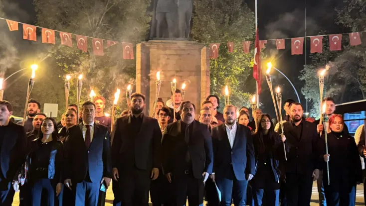 Malatya’da CHP’li Gençlerden 10 Kasım’da Meşaleli Anma