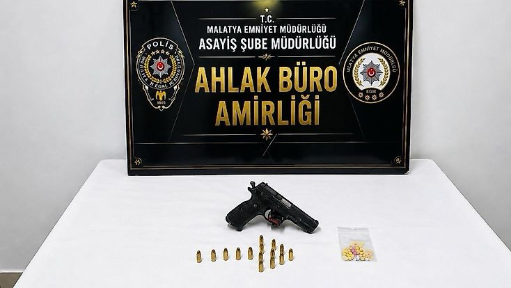 Malatya’da Eğlence Merkezlerinde Denetim: Ruhsatsız Tabanca ve Sentetik Ecza Ele Geçirildi