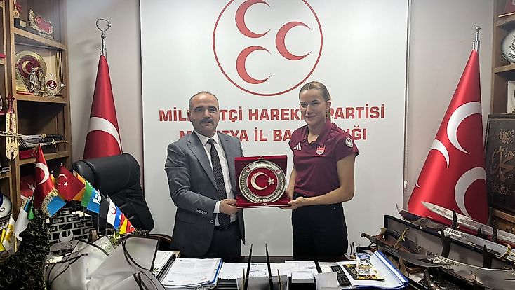 Milli Boksör Hatice Akbaş’tan Başkan Şengönül’e Ziyaret