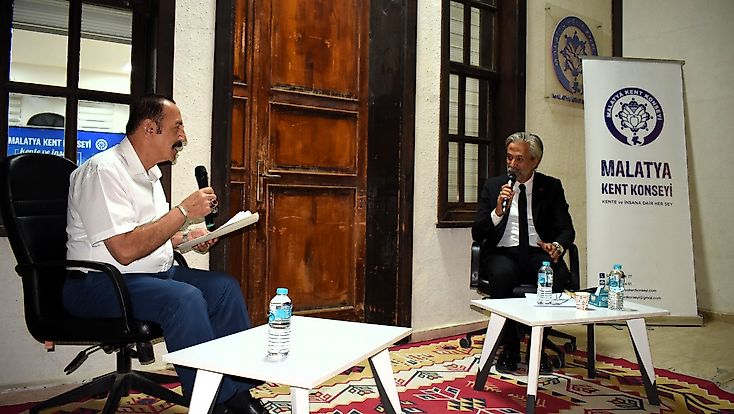 Sanat Sokağı’nda Şiir Akşamı: Malatyalı Şairler Kendi Dizelerini Seslendirdi