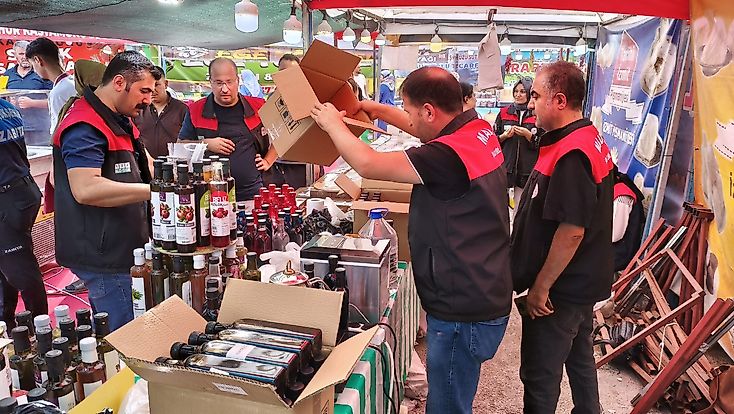 Sucuk Diye Piliç, Zeytinyağı Diye Karışım Yağ! Malatya Fuarında Şok Denetim
