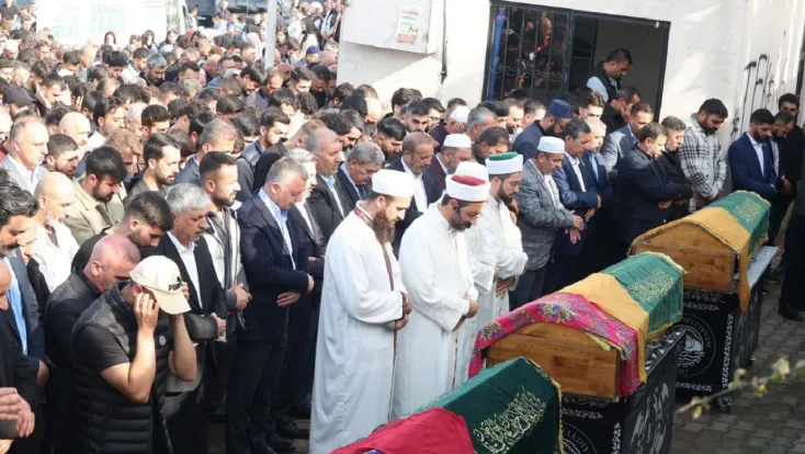 Yangında Ölenler Defnedildi: Tuğba, Nisanur ve Cansu Kayapınar Mezarlığı’nda, Diğerleri Orhangazi’de