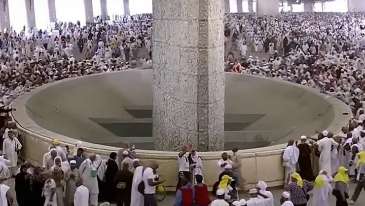 1,7 milyon hacı, Kurban Bayramı'nın ilk sabahında Mina'da cemre taşladı