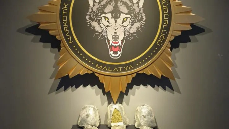 11 kilo 855 gram Esrar maddesi ele geçirildi.