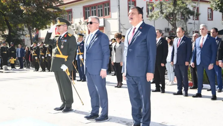 29 Ekim Cumhuriyet Bayramı Kutlamaları Çelenk Sunma Töreni İle Başladı