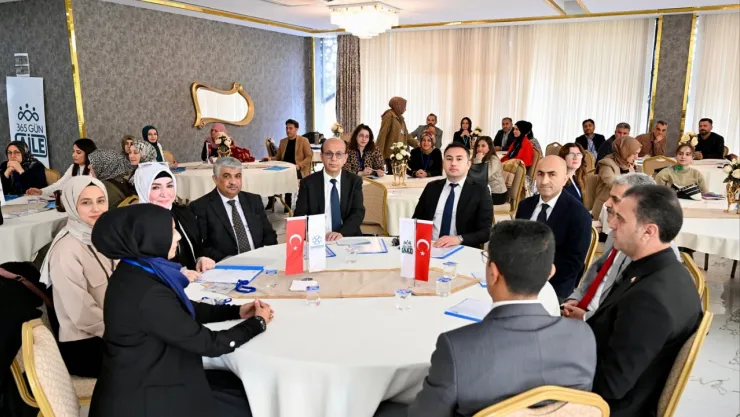 40 Rehber Öğretmene 'Aile Mentörlüğü' Eğitimi Veriliyor