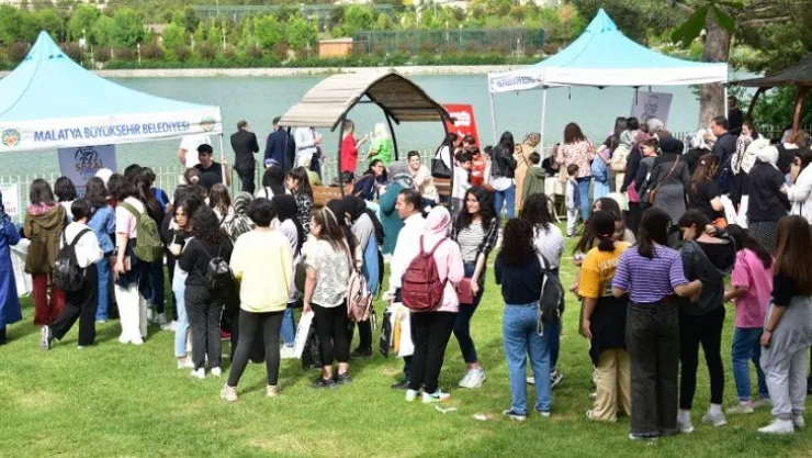 9.Malatya Anadolu Kitap ve Kültür Fuarı'na Kitapseverlerin İlgisi Yoğun