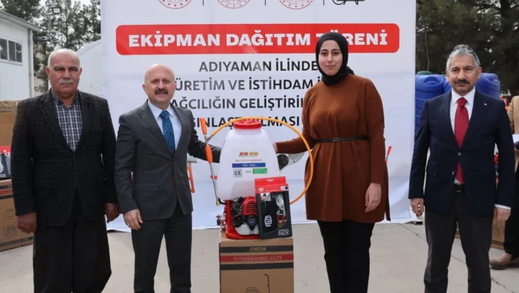 Adıyaman'da çiftçilere Motorlu Sırt Pülverizatörü ve Budama Makası dağıtıldı