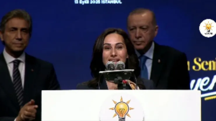 AK Parti'ye geçen Gürzel'in rozetini Cumhurbaşkanı Erdoğan taktı