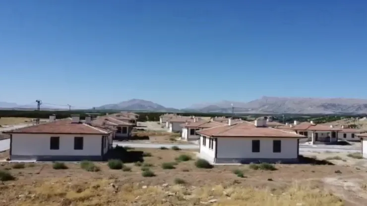 Akçadağ Sahilköy Mahallesi'nde Kırsal Konutların Dağıtımı Başladı