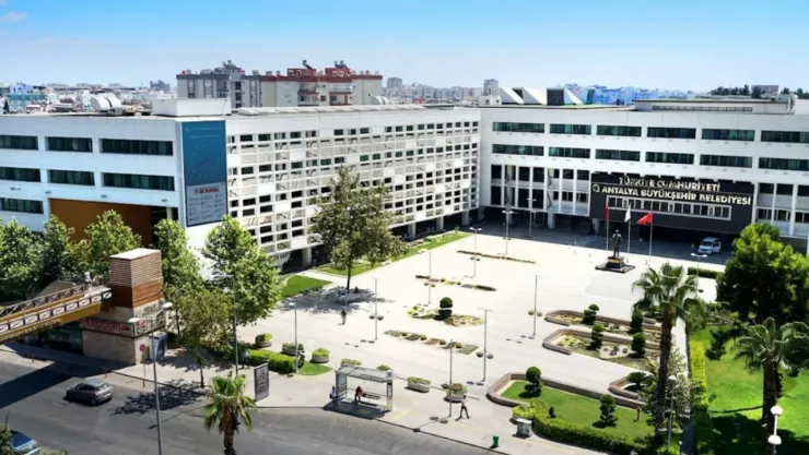 Aksu Belediyesi'nde Art Arda İstifalar: 5 Yardımcıdan 3'ü Görevden Ayrıldı