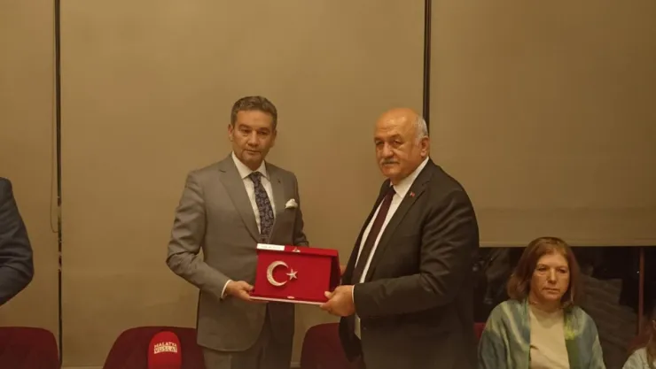 Ali Cengiz'e Türk Kültür Sanat Sen Sendikası Tarafından veda yemeği verildi