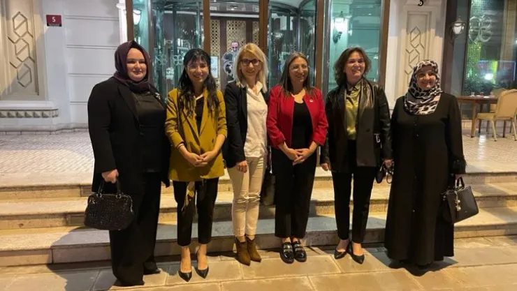 Ankara'da 6 Muhalefet Partisinin Kadın Kolları Başkanları İftarda Bir Araya Geldi