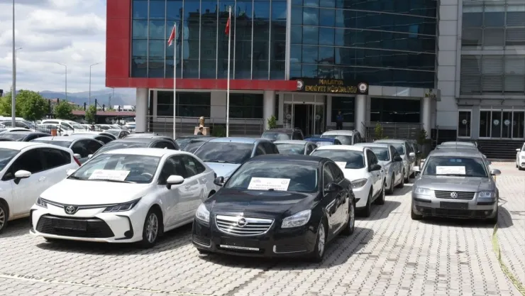 Araçlara 'Change' İşlemi Yapan 11 Şahıs Gözaltına Alındı