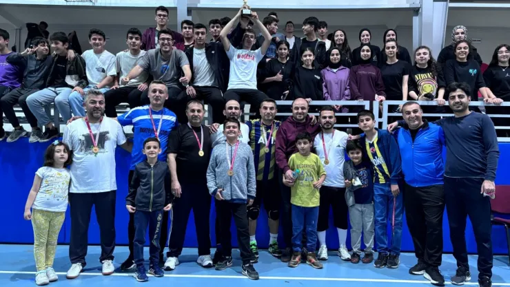 Arapgir'de  Gençlik Haftası Voleybol Turnuvası düzenlendi.