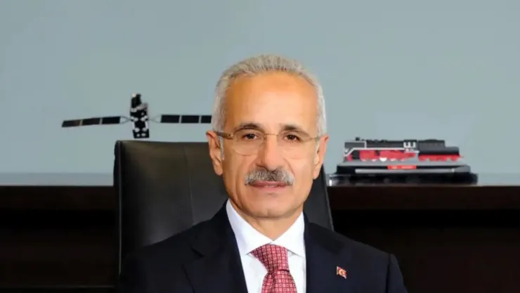 Bakan Uraloğlu: Çocuklarımızı dijital dünyanın risklerinden koruyacağız