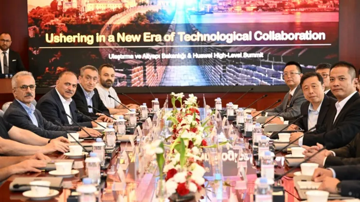 Bakan Uraloğlu, teknoloji devleriyle bir araya geldi