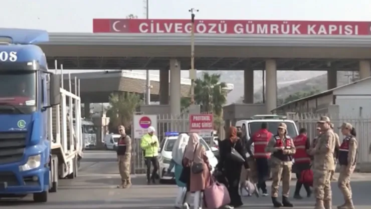 Bakan Yerlikaya: Ülkelerine dönen Suriyelilerin sayısı 450 bin 169 oldu