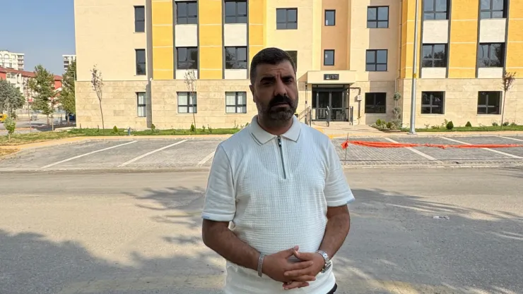 Başkan Akkaya : Anahtarı verdiniz, konutlar hazır, vatandaş niye taşınamıyor