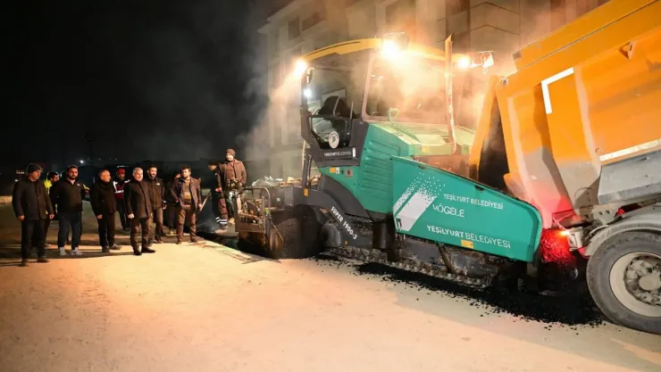 Başkan Çınar, Fen İşleri Müdürlüğü Ekiplerini 'İkizce Toki Konutları' Gece Mesaisinde Yalnız Bırakmadı