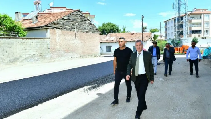 Başkan Çınar, İlyas Mahallesindeki Yol Yenileme Hizmetlerini İnceledi