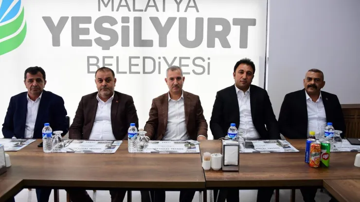 Başkan Çınar, MHP İl Ve İlçe Başkanlarıyla Yönetim Kurulu Üyelerine Yeşilyurt'ta Ki 5 Yıllık Yatırımlarla İlgili Sunum Yaptı