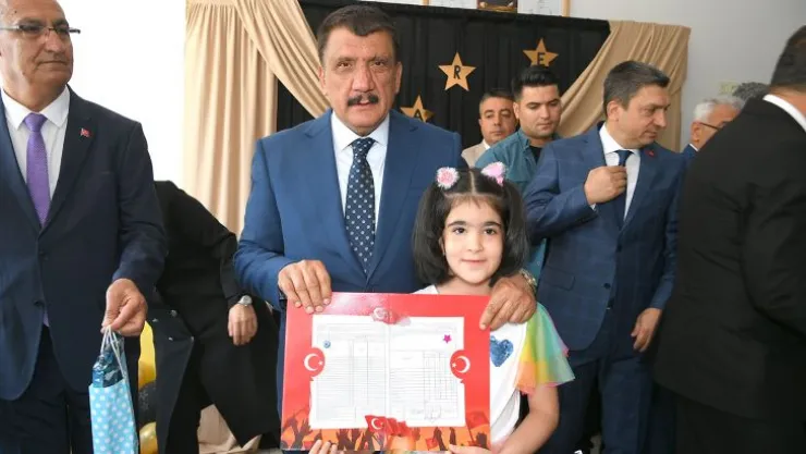 Başkan Gürkan Öğrencilerin Karne Sevincine Ortak Oldu