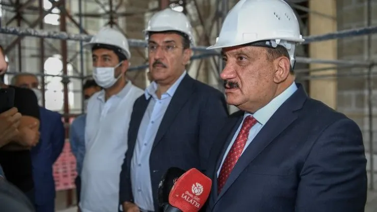 Başkan Gürkan, Yeni Camide Devam Eden Restorasyon Çalışmalarını İnceledi