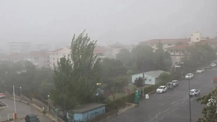 Batı Karadeniz'de kuvvetli rüzgâr, iç bölgelerde sağanak yağış bekleniyor