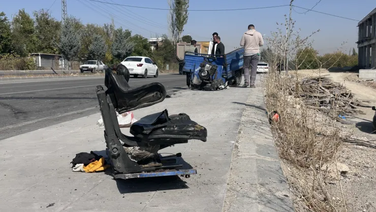 Battalgazi'de Üç Araçlı Trafik Kazası: Biri Ağır Üç Yaralı