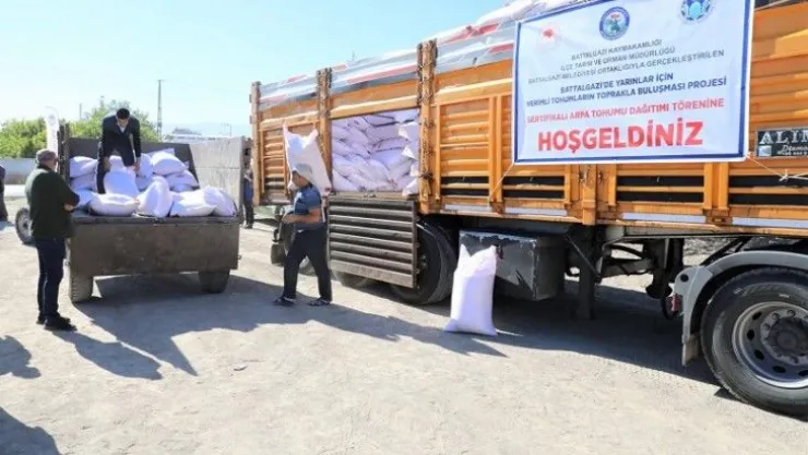 Battalgazi'deki Üreticilere Sertifikalı Arpa Tohumu Dağıtıldı