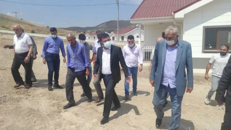 Bir mahallede 5 tane çift katlı ev yapmaktan aciz misiniz?