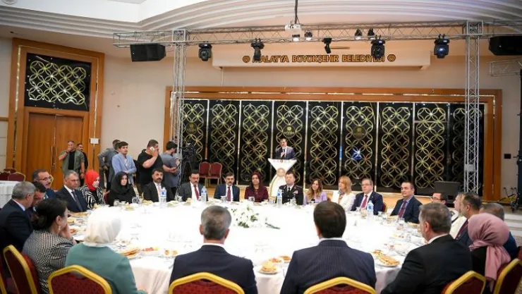 Büyükşehir Belediyesinden Vali Baruş'a Veda Yemeği