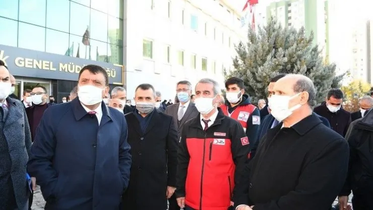 Büyükşehir Ve Kızılay'dan Esnafa 1 Milyonluk Gıda Yardımı