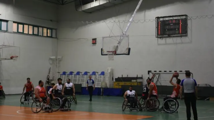 Çekişmeli Geçen Müsabakayı Kazanan Malatya Büyükşehir Belediyesi Tekerlekli Basketbol Takımı Oldu