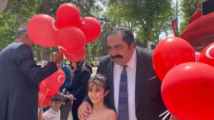 CHP, 23 Nisan'da çocukları sevindirdi