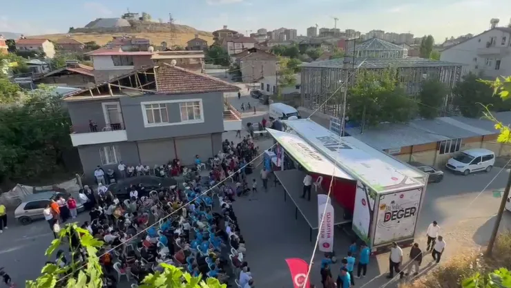 Deprem bölgesindeki çocuklar için hizmete giren gezici mobil Kur'an kursunun ilk durağı Malatya oldu