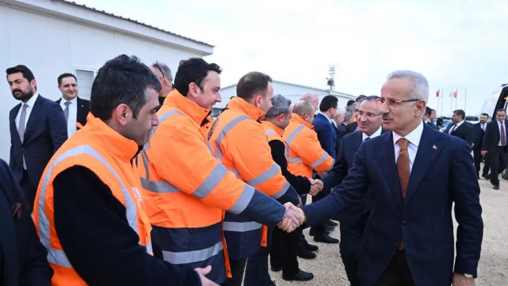 Deprem Konutlarıyla Yolları Eş Zamanlı Olarak Bitecek