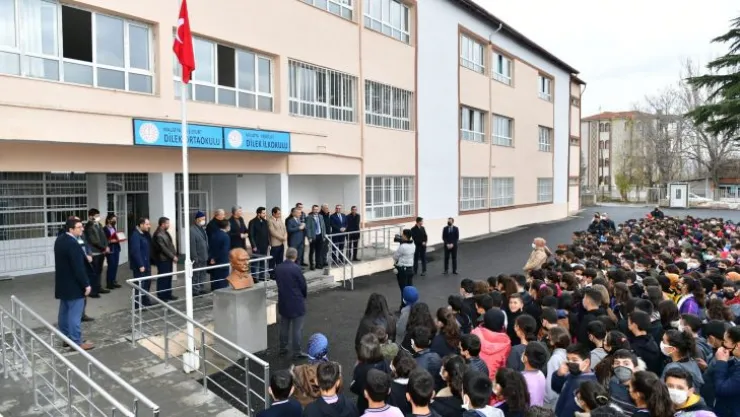 Dilek İlkokul Ve Ortaokulu, Yeşilyurt Belediyesinin Hizmetleriyle Modern Bir Kimliğe Kavuştu