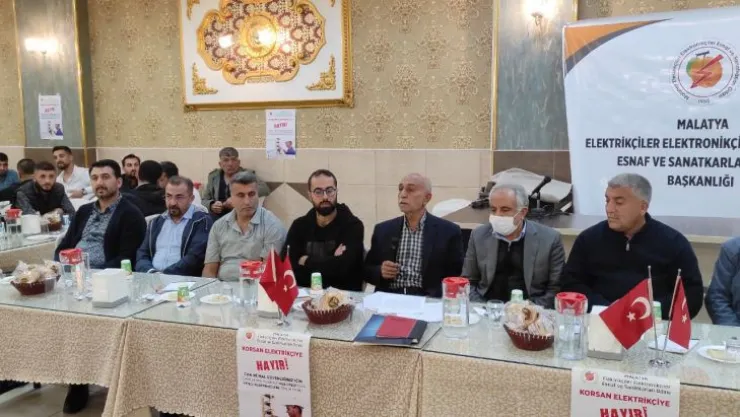 Elektrikçiler Esnaf ve Sanatkarlar Odası üyeleri istişare toplantısında bir araya geldi